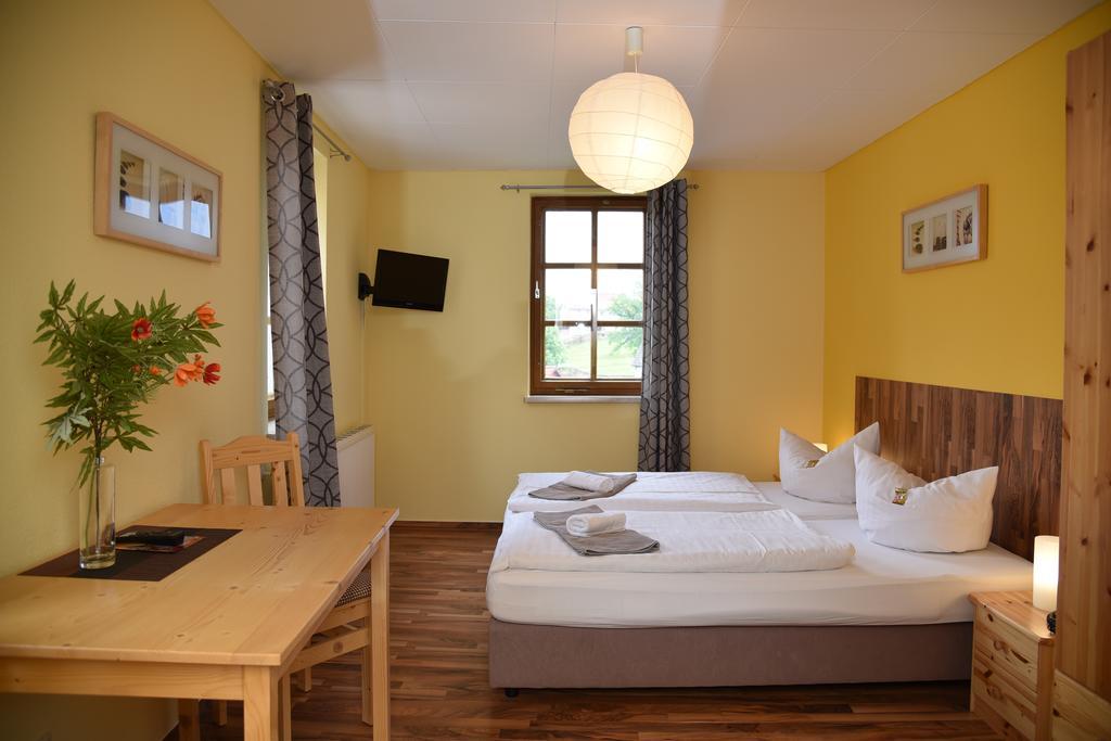 Thueringer Landhotel Edelhof Uhlstadt-Kirchhasel ภายนอก รูปภาพ